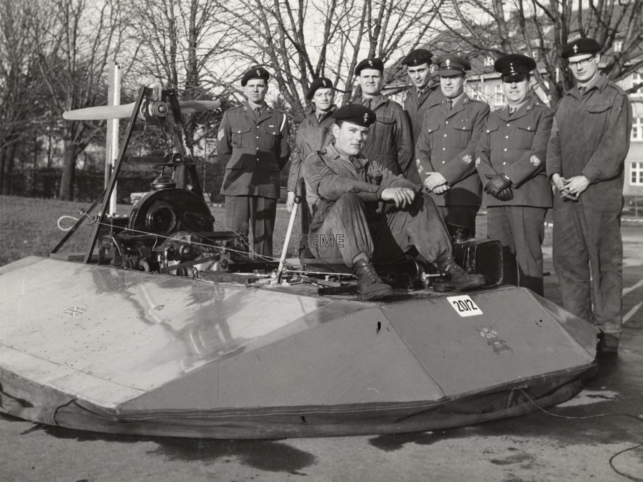 3 Carabiniers LAD (Light Aid Detachment) with hovercraft, December 1966.